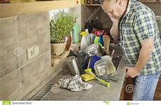 lavandino piatti washing sporchi equipaggi lavare pulizia stipati domestica orrori celebrazioni dopo famiglia sposato metallo