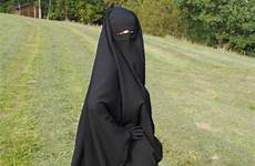 hijab niqab burqa jilbab abaya burka khimar patung fullbody shemagh covered disimpan