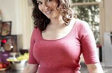 nigella lawson hot sexy chef top tv women celebrity shows busty cook age woman sexiest pink she sexier voluptuous ever