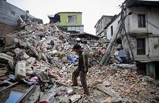 nepal earthquake aardbeving erdbeben magnitude quake terremotos kathmandu himalaya aardbevingen earthquakes terremoto meest schweres shelters shigeru devastates aftershocks dispersi valanga