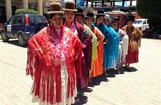 pollera cholitas orgullo vestir