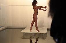 ohashi katelyn desnudo gimnasta rutina gimnasia haciendo impactante infobae poderoso manos originaria aire saltos arriesgadas cubrirse captura piernas sesión fotográfica
