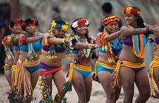 indigenous suku pedalaman peoples olahraga ikuti kompetisi tradisional sbs wanita cuiaba xii