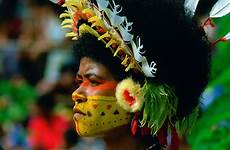guinea papua native tribes headdress hagen photoshelter graham