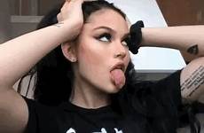 maggie lindemann selfie sticking poses casais românticos tumbrl grunge enregistrée