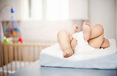 diaper bauch liegen postpartum rash wechseln windel wickeltisch istock treating preventing alija vitacost istockphoto