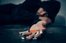abuse dangers pills hand syringe