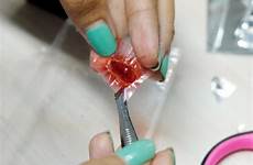 alat palsu keperawanan selaput dara diserbu darah dipasang dalam organ