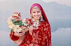 kashmir kashmiri jammu pheran traditionally taranga pashmina headgear garments poots turbans mughal among silk