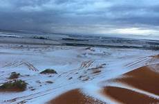 arabia saudita snow miracolo deserto dunes supereva anomalous imbiancato
