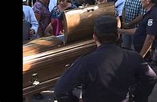 policia entierro asesinado