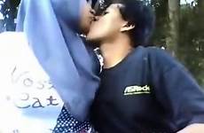 ciuman jilbab pacar