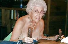 granny grannies oma taking vids hete glasses volwassen xhamster