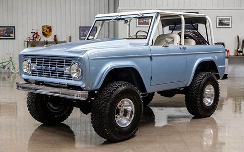 1976 Ford Bronco 2 Features