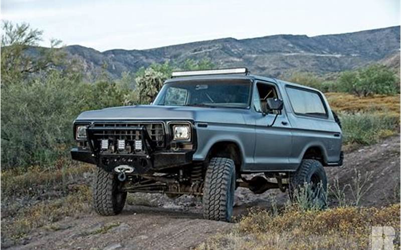 1979 Ford Bronco Off Roading