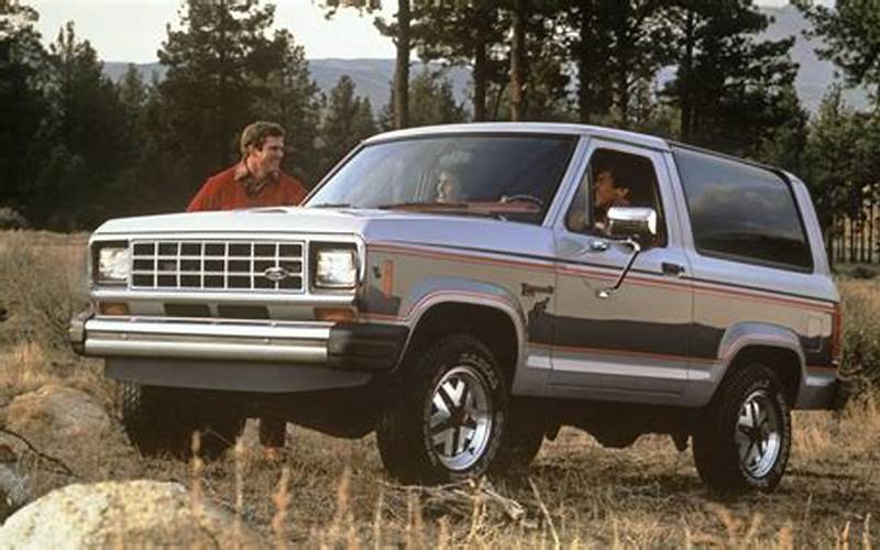 1983 Ford Bronco 2 Features