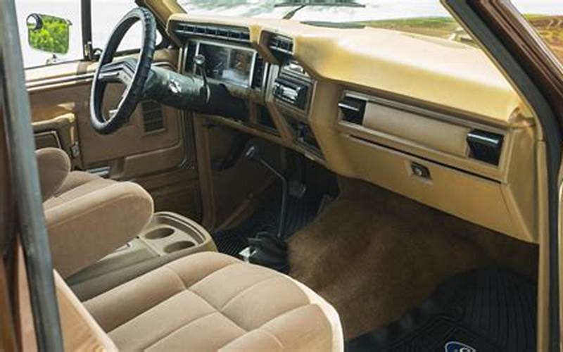 1986 Ford Bronco Eddie Bauer Edition Interior
