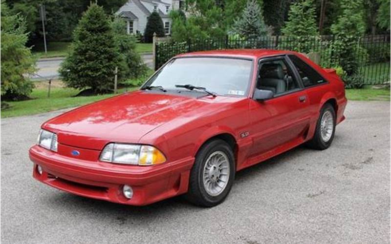 1989 Ford Mustang Features