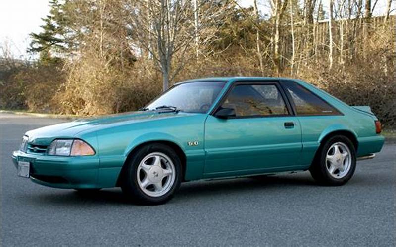 1993 Ford Mustang Features