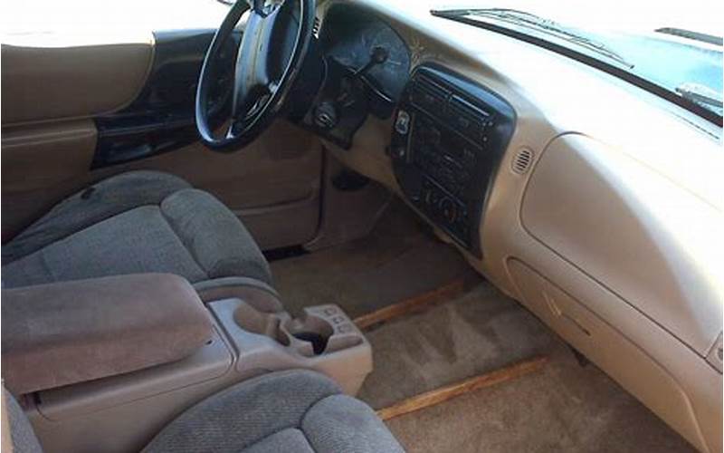 1995 Ford Ranger 2.3L Interior