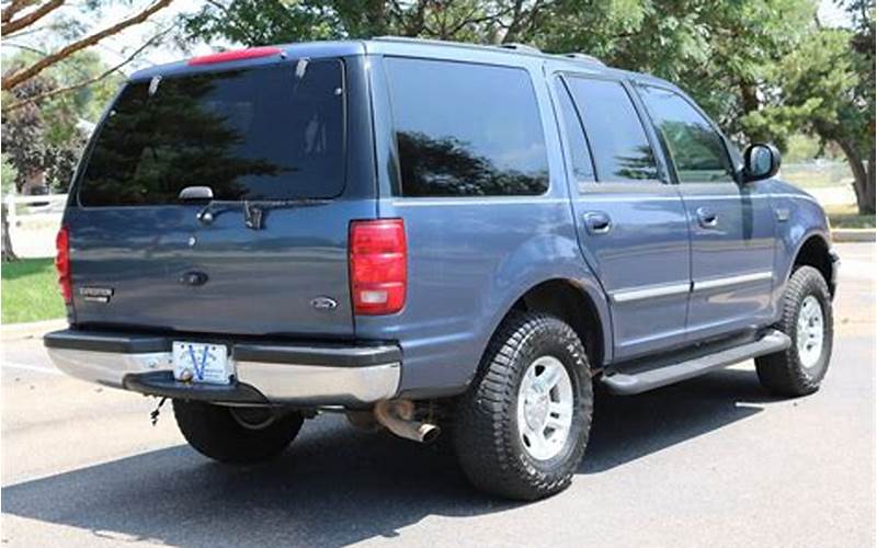 2002 Ford Expedition Off-Road