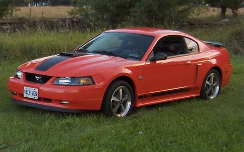 2004 Ford Mustang Features