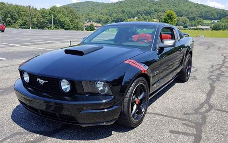 2005 Ford Mustang Gt Deluxe Features