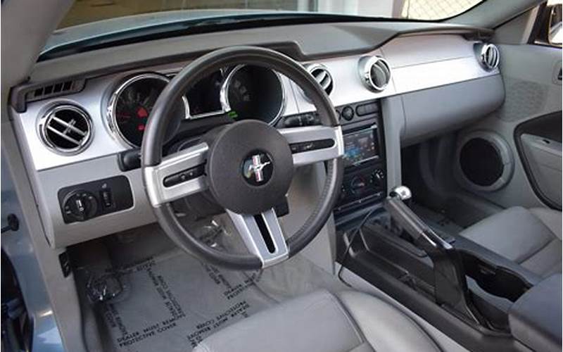 2005 Ford Mustang Interior