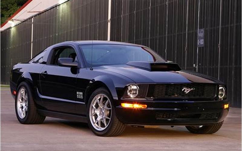 2005 Mustang Gt Features