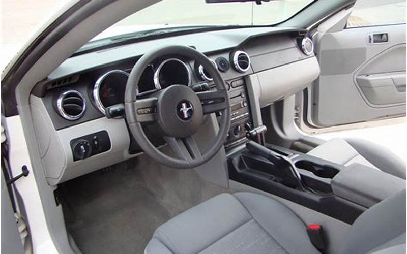 2005-2009 Ford Mustang Convertible Interior