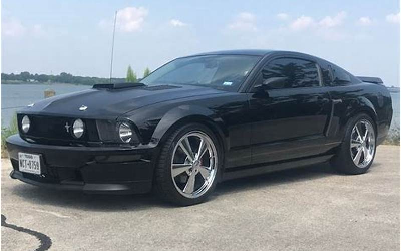 2007 Ford Mustang Features