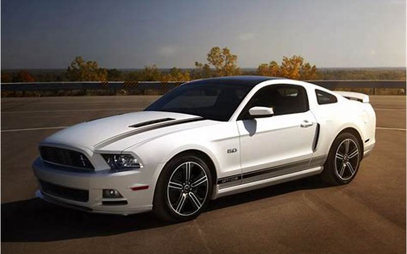 2013 Ford Mustang Gt Features