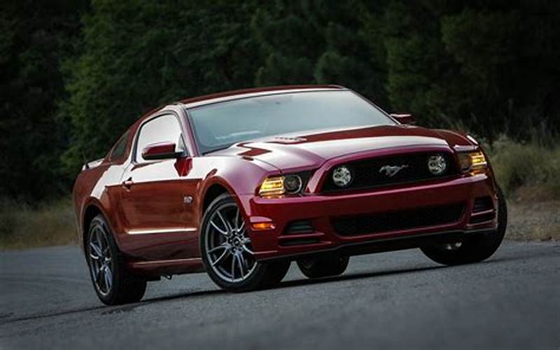 2013 Ford Mustang V6 Premium Coupe Image