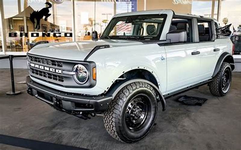 2022 Ford Bronco Outer Banks 4-Door Interior