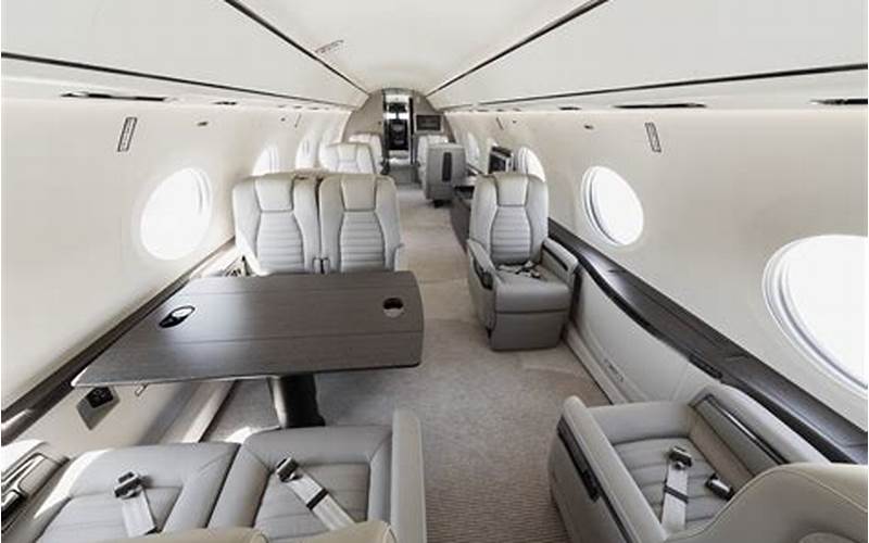 700 Club Private Jet Features