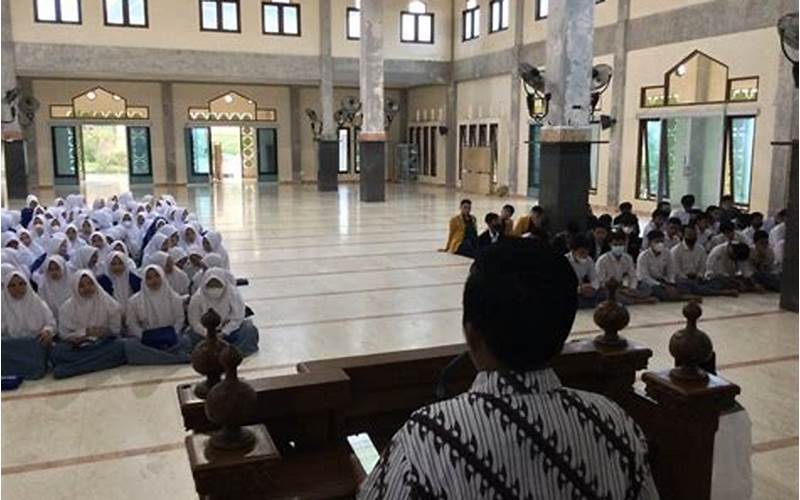 Area Rekreasi Di Pesantren Al Mujahidin Balikpapan