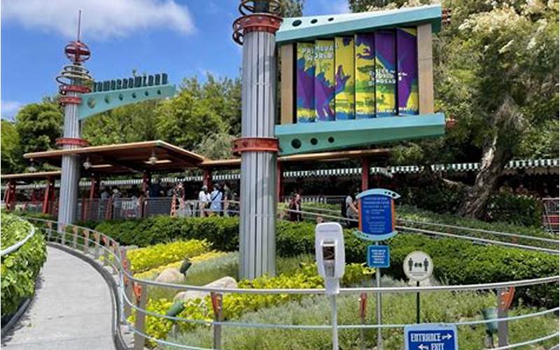 Attractions Near Disneyland Railroad Tomorrowland Station