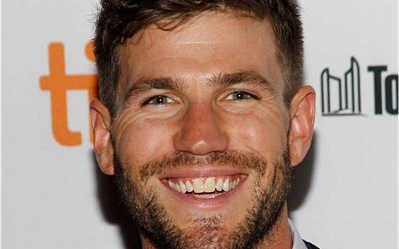 Austin Stowell Gay Roles