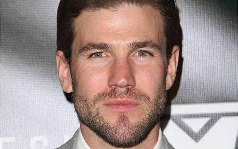 Austin Stowell Privacy