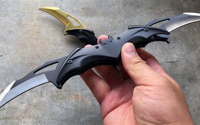 Batman Double Blade Knife Functionality