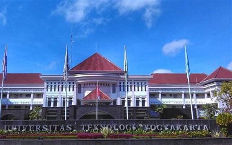 Biaya Kuliah Universitas Teknologi Yogyakarta Reguler