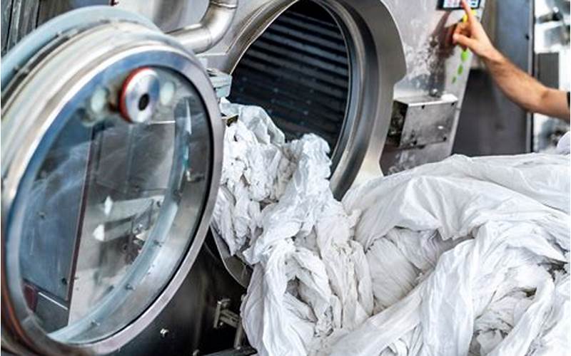Challenges In Laundry Business Image