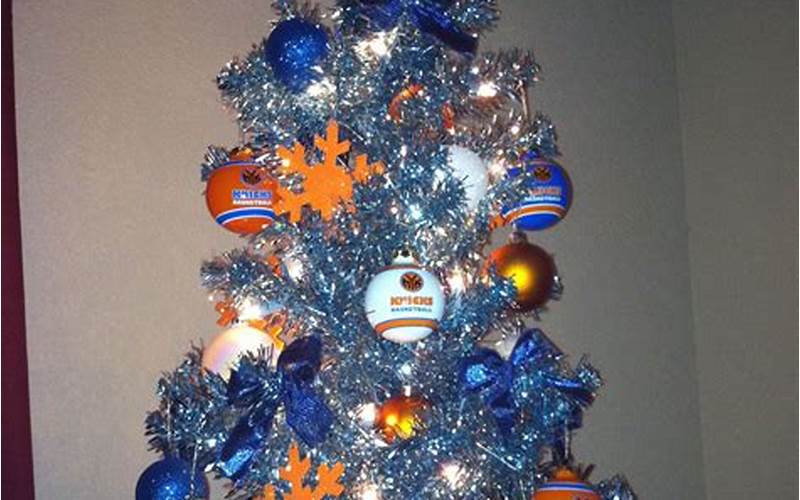 Christmas Decorations At Ny Knicks Party