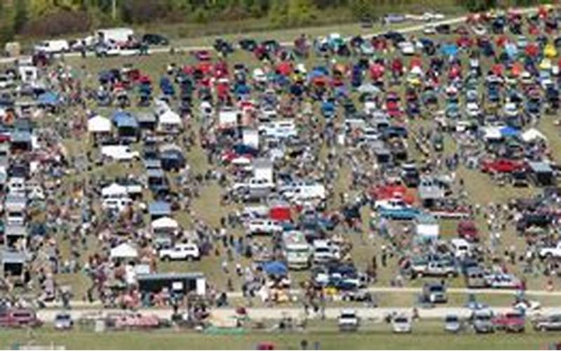 Crowd At A Car Show In Morris, Il