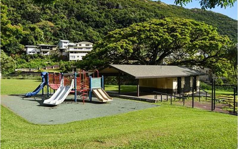 Discover the Beauty and Fun of Moanalua Valley Neighborhood Park
