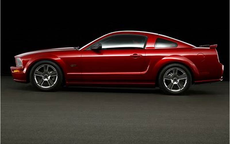 Features Of 2005 Ford Mustang Gt