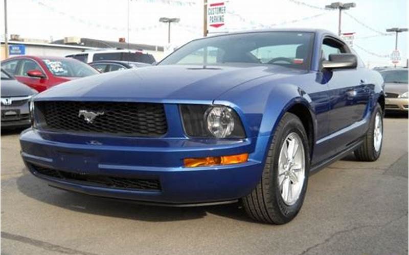 Features Of The 2006 Ford Mustang V6 Deluxe