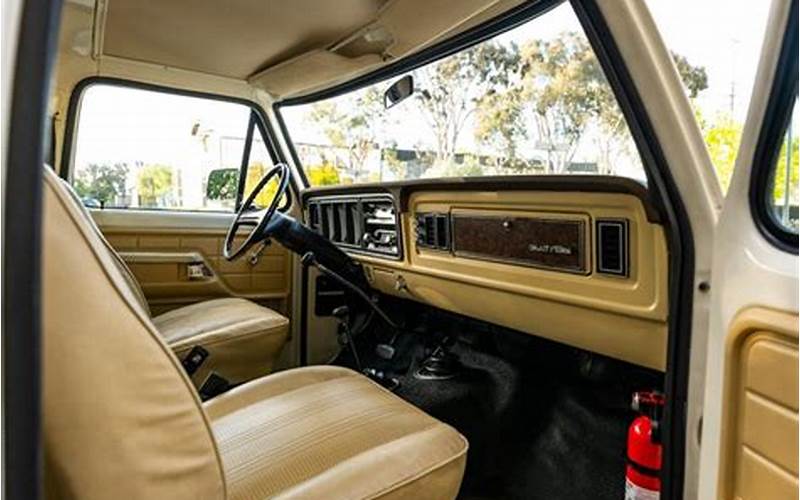 Ford Bronco 1979 Interior