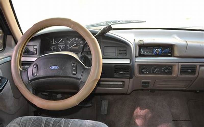 Ford Bronco 2000 Interior