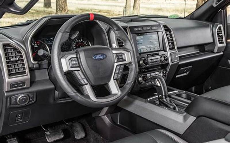 Ford F 150 Raptor 6.2 Interior